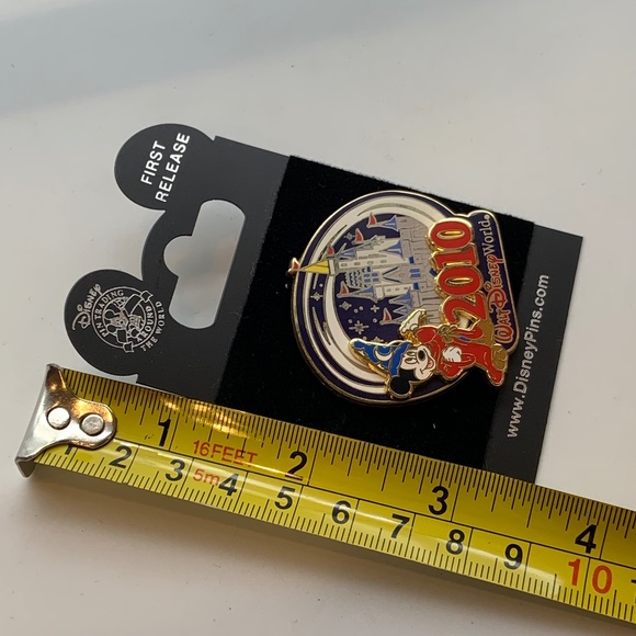 Disney Walt Disney World Mickey Mouse Fantasia Castle 2010 Collectible Pin - Picture 8 of 8
